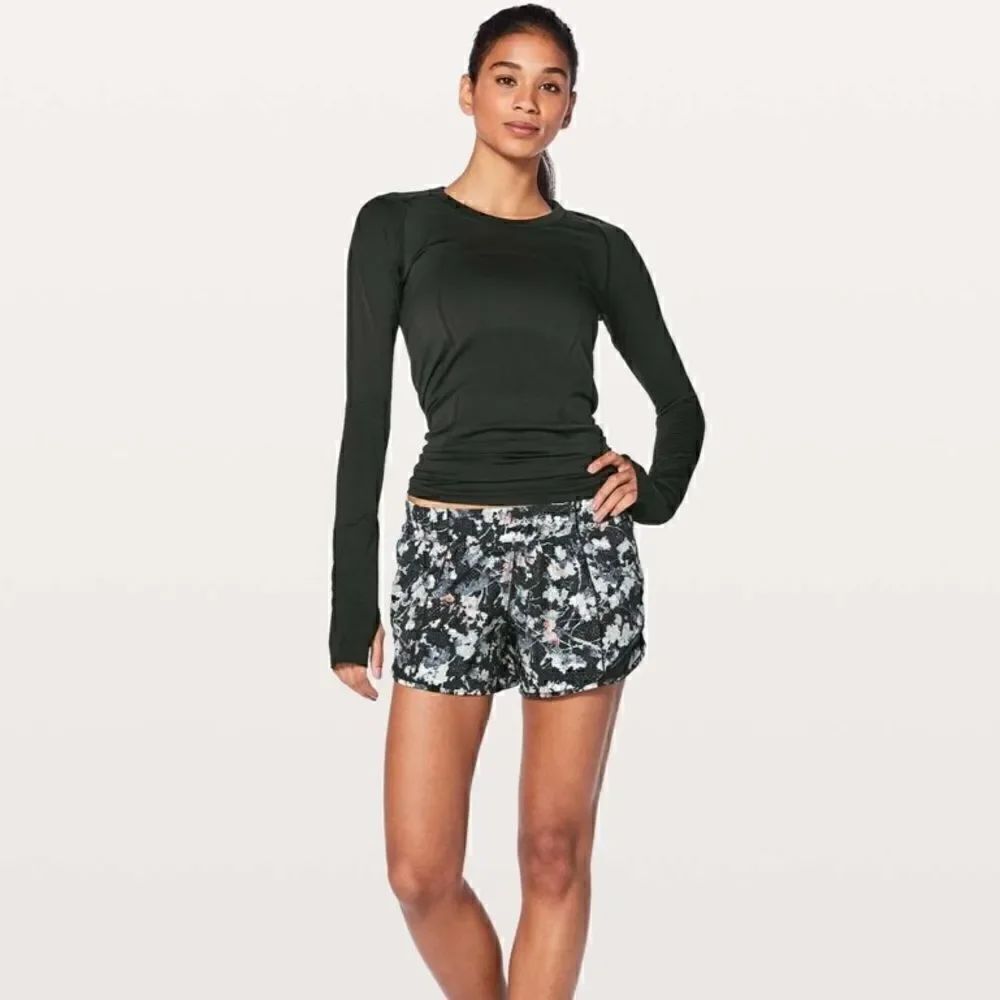Lululemon Hotty Hot Short II Long 4"
Spring Bloom Multi / Black